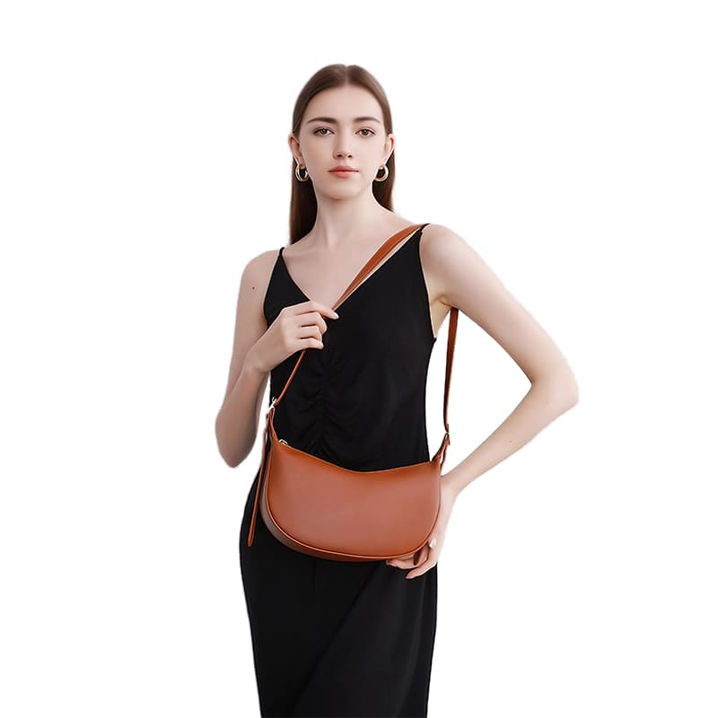 A Modle Show Off Brown Vintage Cowhide Leather Shoulder Bag crossbody For Women Fashion