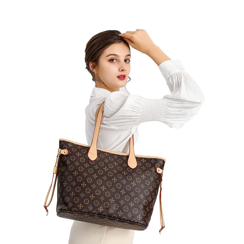 A female model presents the upper body effect of a classic pattern PVC Tote bag large capacity tote bag luxury shoulder bag