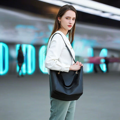 A model presents a black street trend PU leather tote for women with an upper body effect for women's shoulder bags