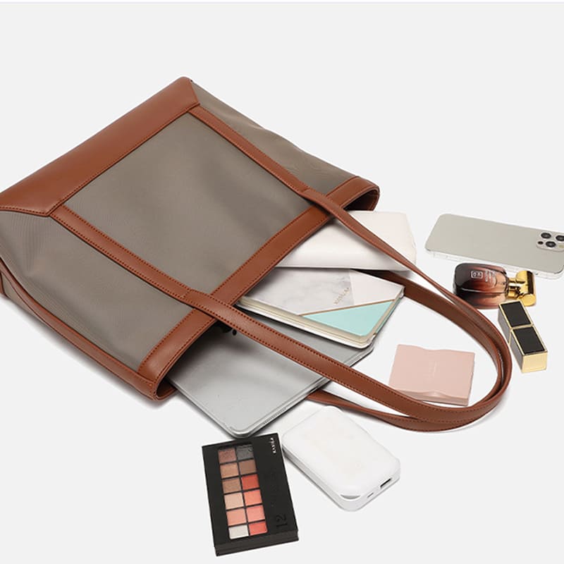 A brown Women Shoulder Bags Leisure Design Fashion Handbag & Stylish Tote Bag capacity